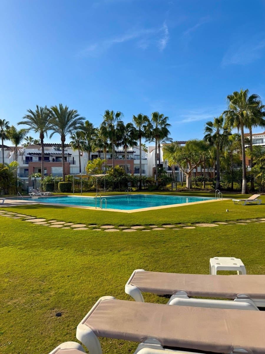 3 soverom Penthouse til salgs i Estepona med svømmebasseng garasje - € 485 000 (Ref: 9829975)