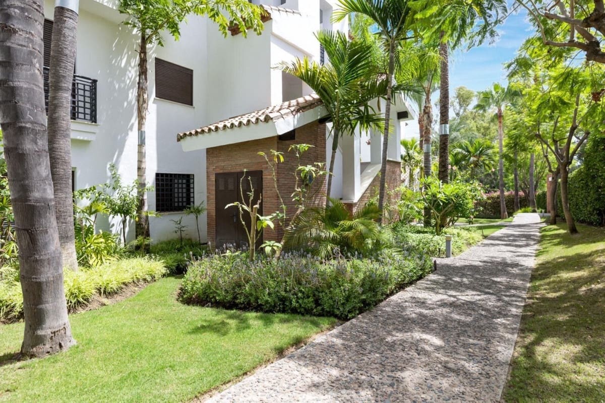 3 soverom Penthouse til salgs i Estepona med svømmebasseng garasje - € 485 000 (Ref: 9829975)