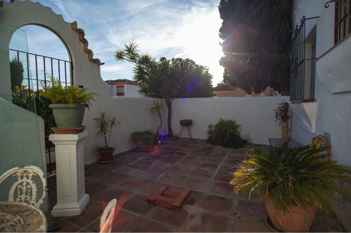 3 Zimmer Doppelhaus zu verkaufen in Marbella mit Pool Garage - 620.000 € (Ref: 9830249)