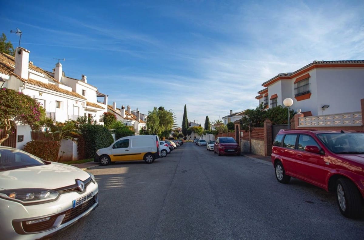 3 Zimmer Doppelhaus zu verkaufen in Marbella mit Pool Garage - 620.000 € (Ref: 9830249)