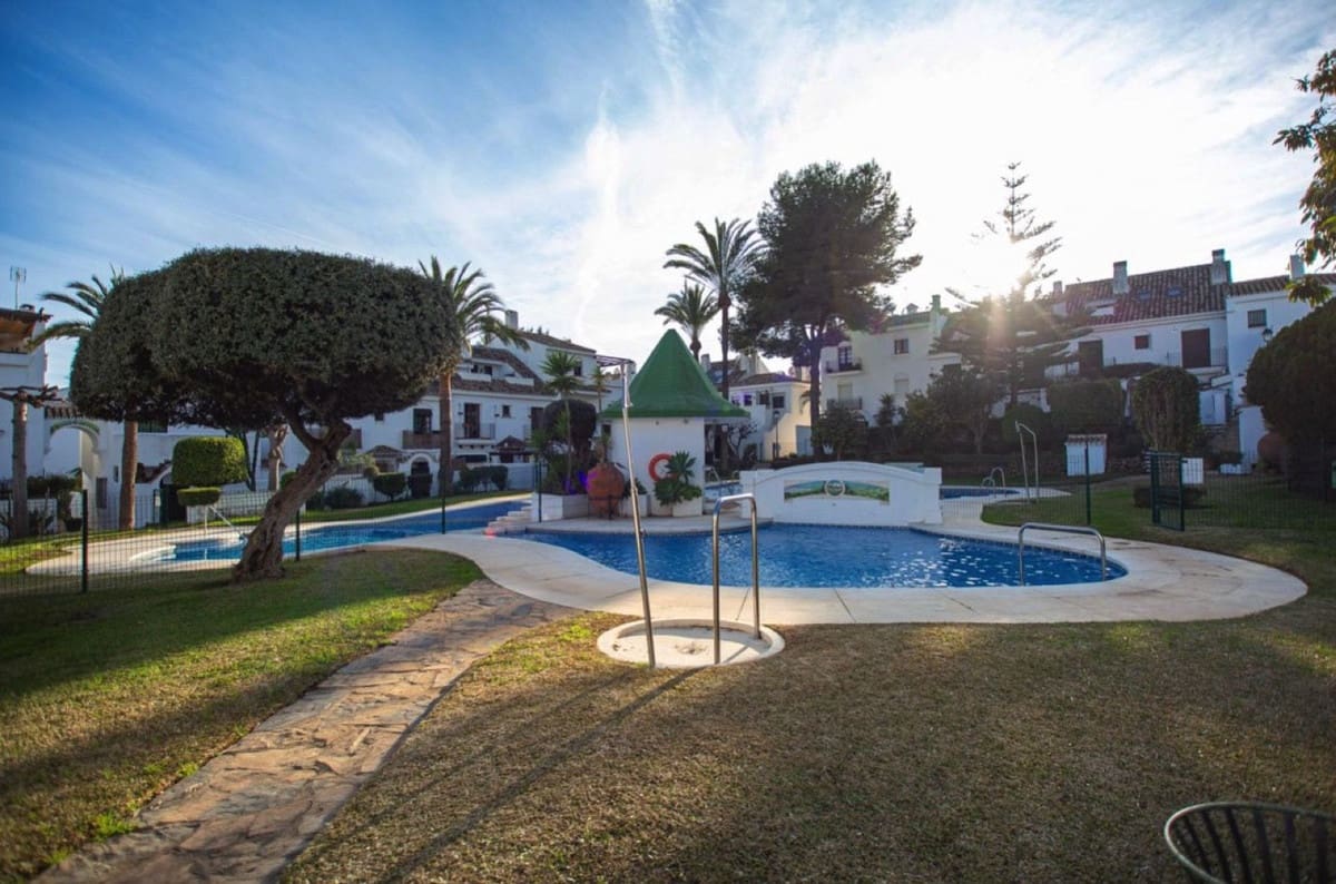 3 Zimmer Doppelhaus zu verkaufen in Marbella mit Pool Garage - 620.000 € (Ref: 9830249)
