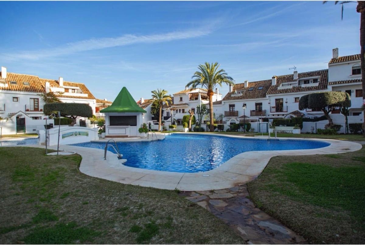 3 Zimmer Doppelhaus zu verkaufen in Marbella mit Pool Garage - 620.000 € (Ref: 9830249)