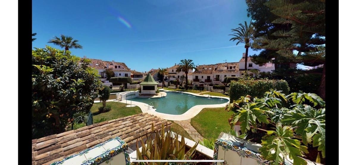 3 Zimmer Doppelhaus zu verkaufen in Marbella mit Pool Garage - 620.000 € (Ref: 9830249)
