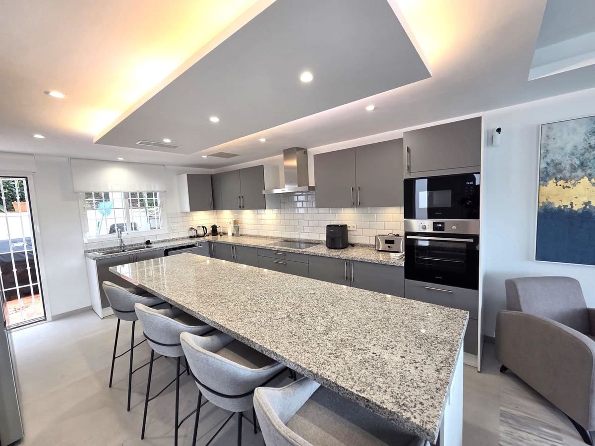 4 Zimmer Doppelhaus zu verkaufen in Artola mit Pool Garage - 1.195.000 € (Ref: 9830254)