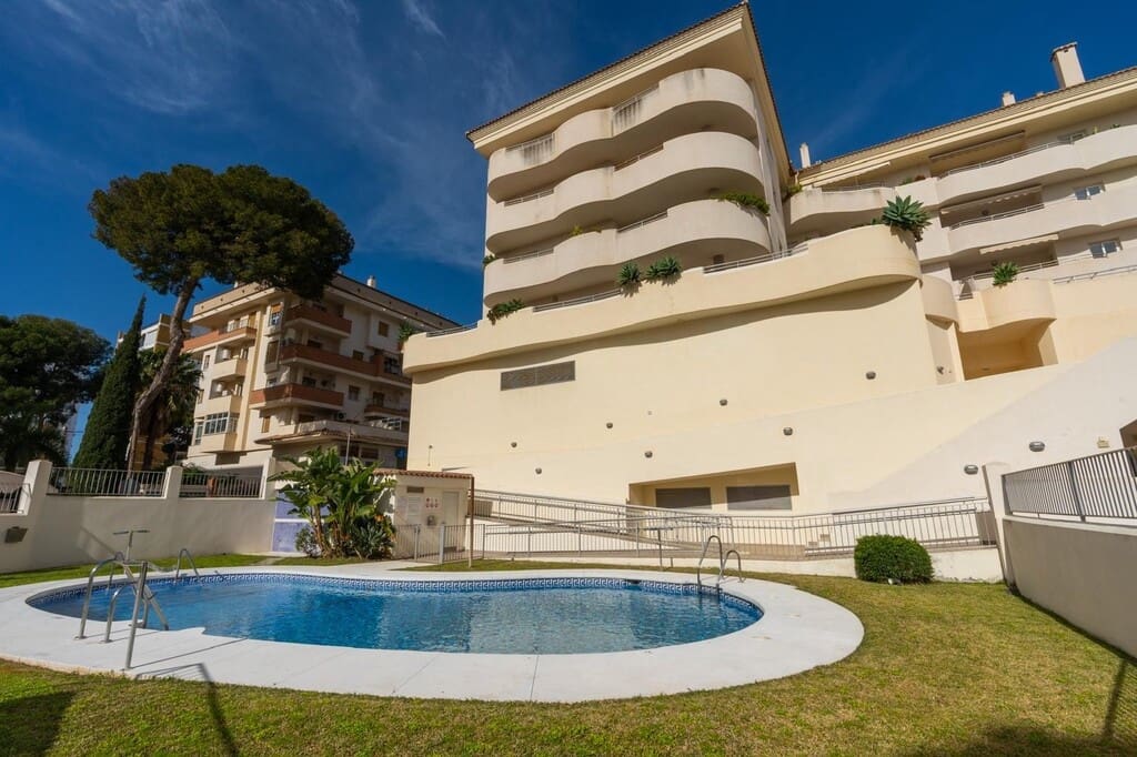2 bedroom Apartment for sale in Benalmadena with pool garage - € 420,000 (Ref: 9830272)