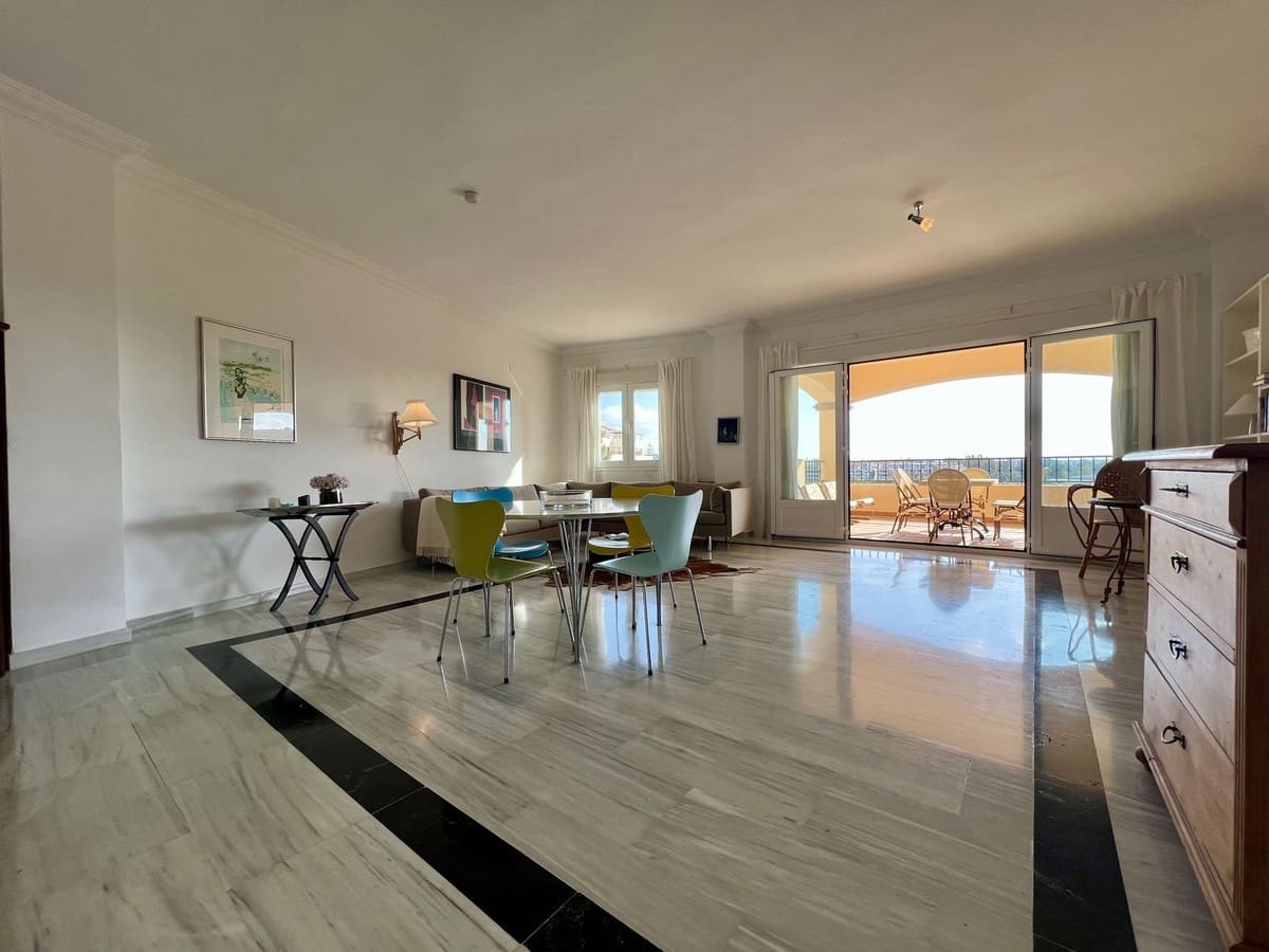 2 soverom Leilighet til salgs i La Cala Hills med svømmebasseng garasje - € 345 000 (Ref: 9830284)