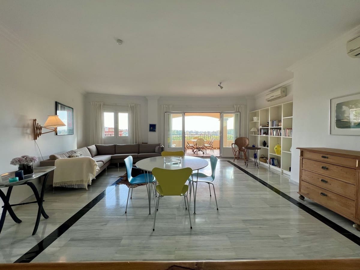 2 soverom Leilighet til salgs i La Cala Hills med svømmebasseng garasje - € 345 000 (Ref: 9830284)