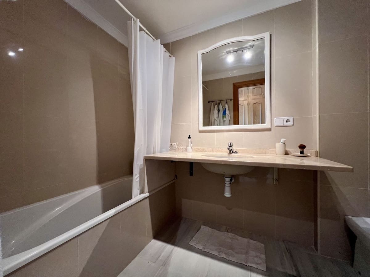 2 soverom Leilighet til salgs i La Cala Hills med svømmebasseng garasje - € 345 000 (Ref: 9830284)