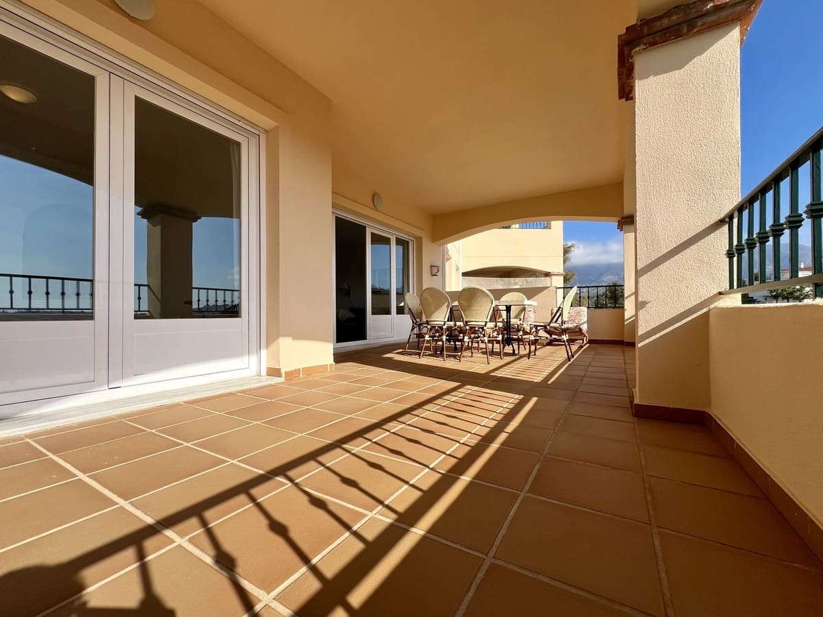 2 soverom Leilighet til salgs i La Cala Hills med svømmebasseng garasje - € 345 000 (Ref: 9830284)