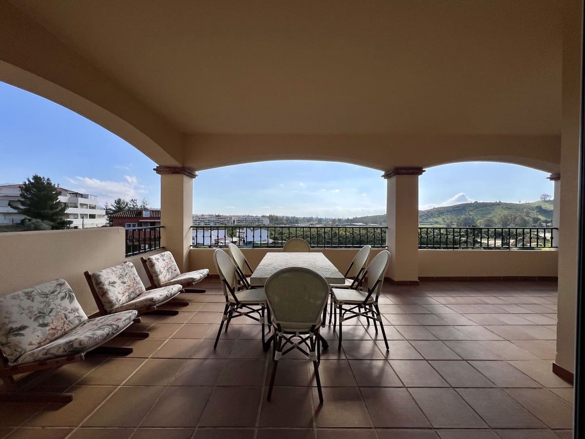 2 soverom Leilighet til salgs i La Cala Hills med svømmebasseng garasje - € 345 000 (Ref: 9830284)