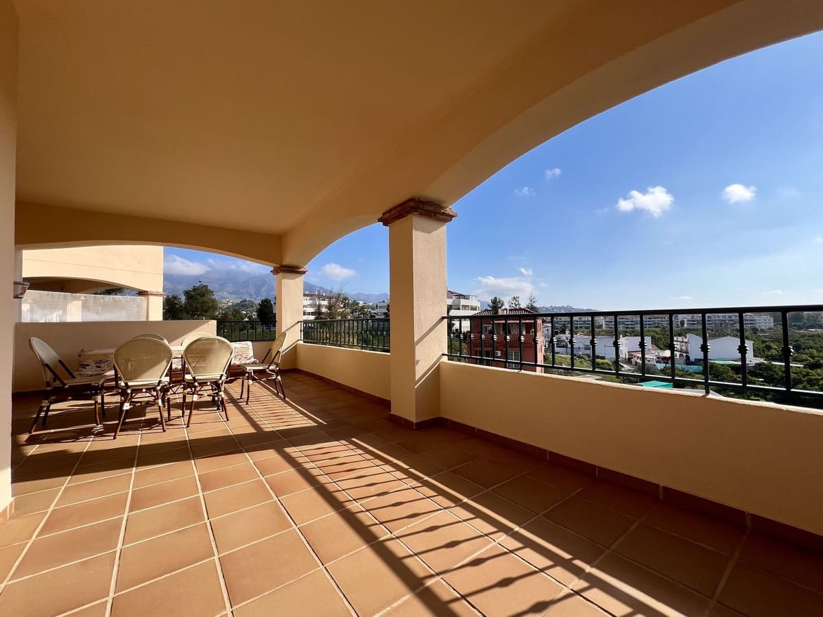 2 soverom Leilighet til salgs i La Cala Hills med svømmebasseng garasje - € 345 000 (Ref: 9830284)