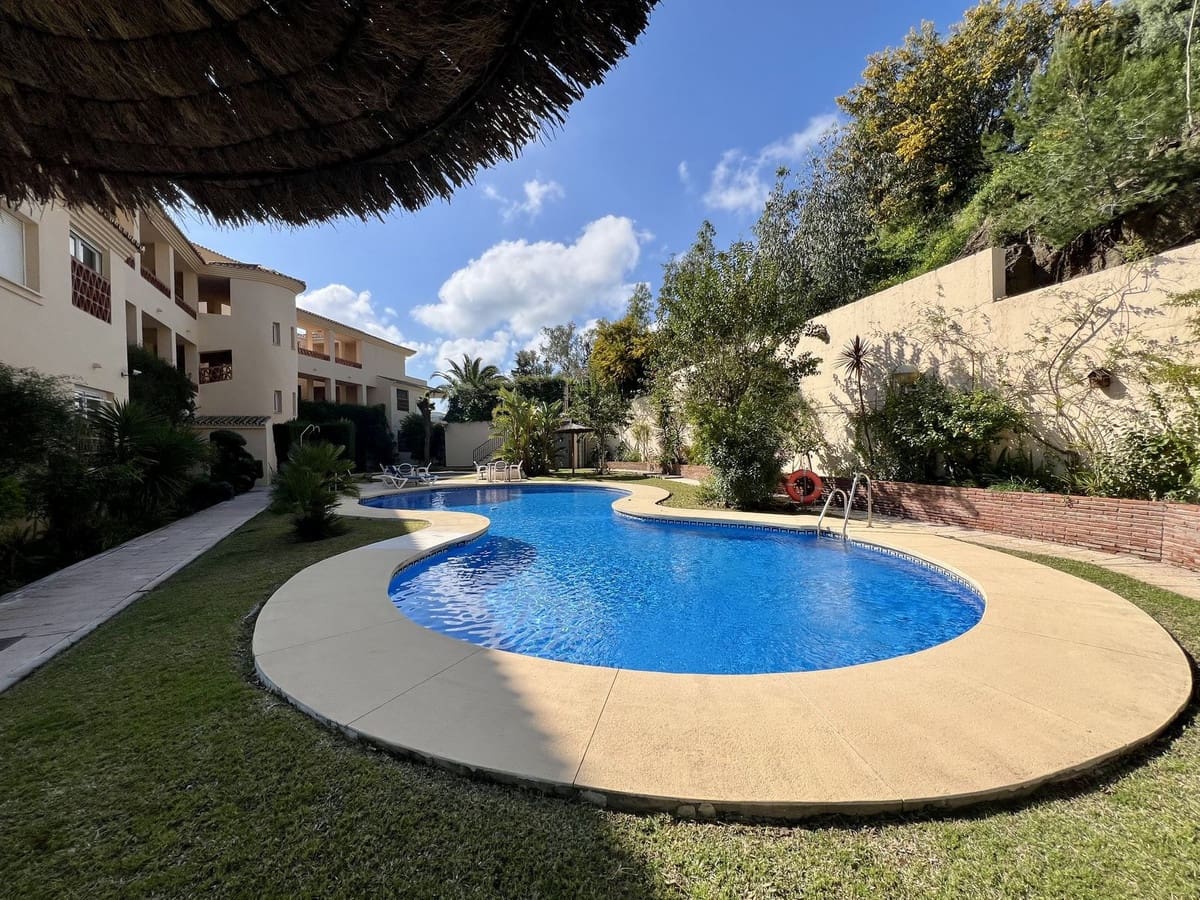 2 soverom Leilighet til salgs i La Cala Hills med svømmebasseng garasje - € 345 000 (Ref: 9830284)