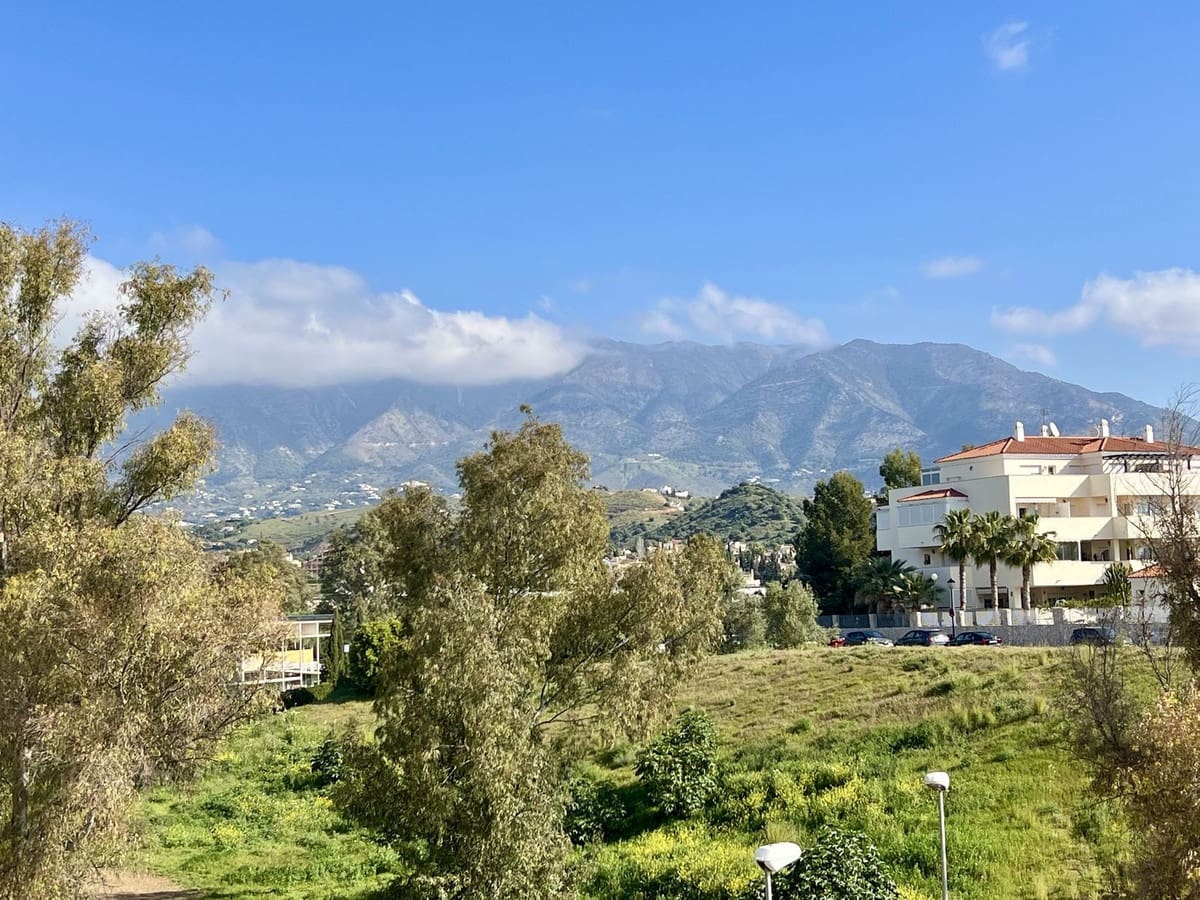 2 soverom Leilighet til salgs i La Cala Hills med svømmebasseng garasje - € 345 000 (Ref: 9830284)
