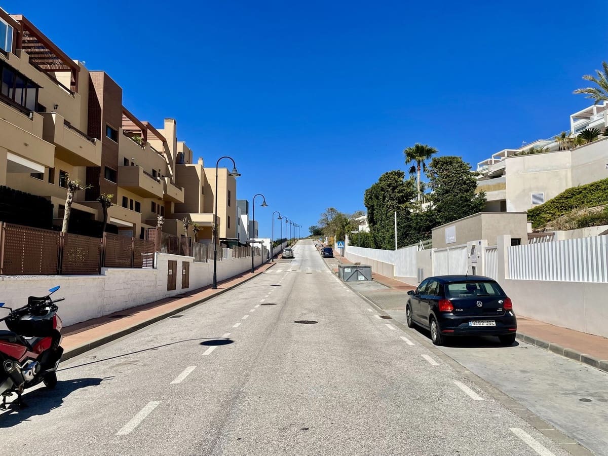2 bedroom Apartment for sale in La Cala de Mijas with pool garage - € 398,000 (Ref: 9830308)
