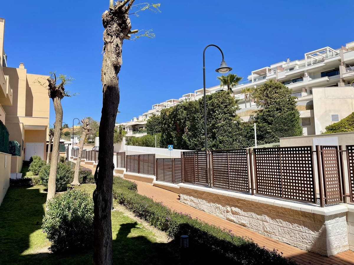 2 bedroom Apartment for sale in La Cala de Mijas with pool garage - € 398,000 (Ref: 9830308)