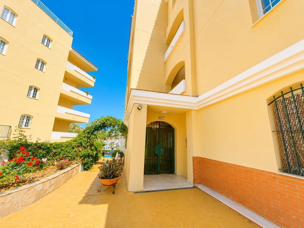 2 slaapkamer Appartement te koop in Riviera del Sol met zwembad garage - € 338.000 (Ref: 9830339)