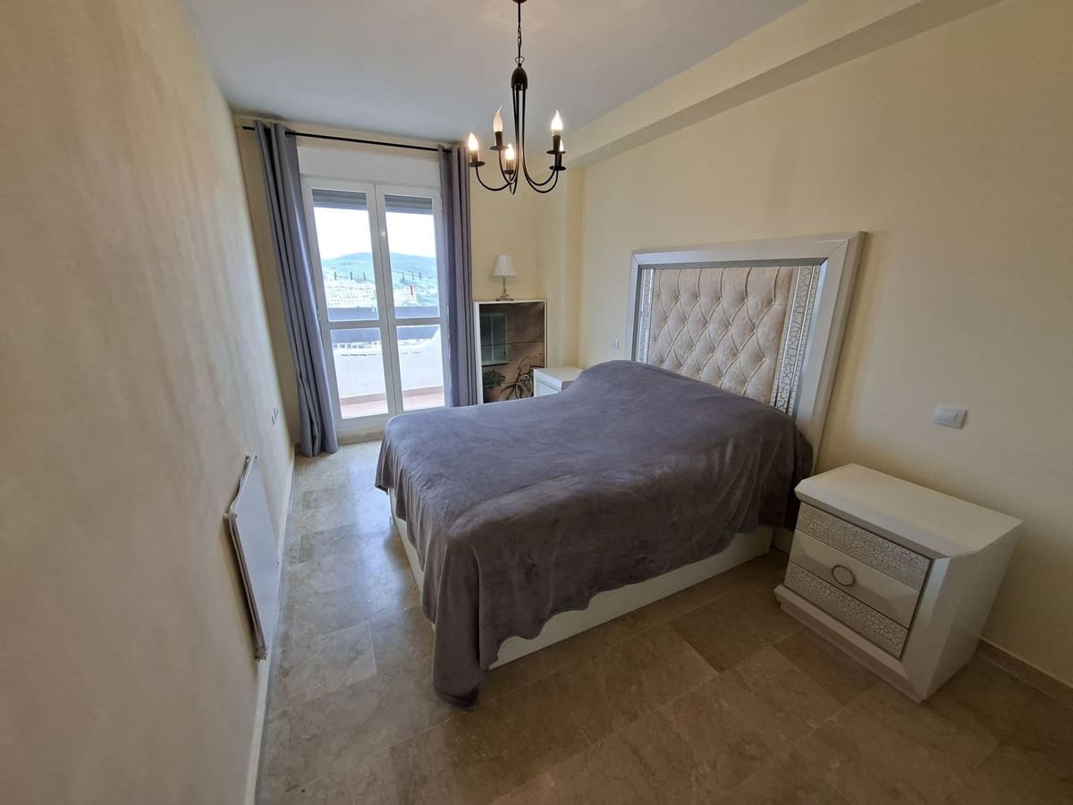 Ático de 3 habitaciones en La Duquesa / Puerto de la Duquesa en venta con piscina garaje - 325.000 € (Ref: 9834214)