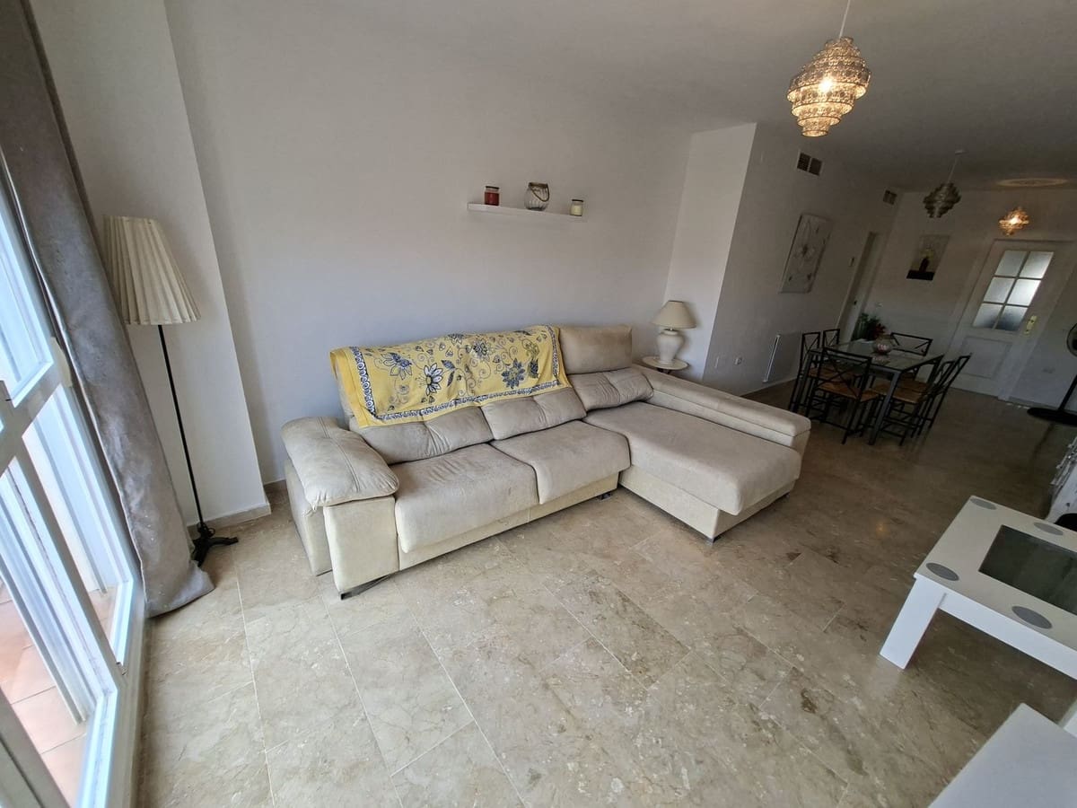 Ático de 3 habitaciones en La Duquesa / Puerto de la Duquesa en venta con piscina garaje - 325.000 € (Ref: 9834214)