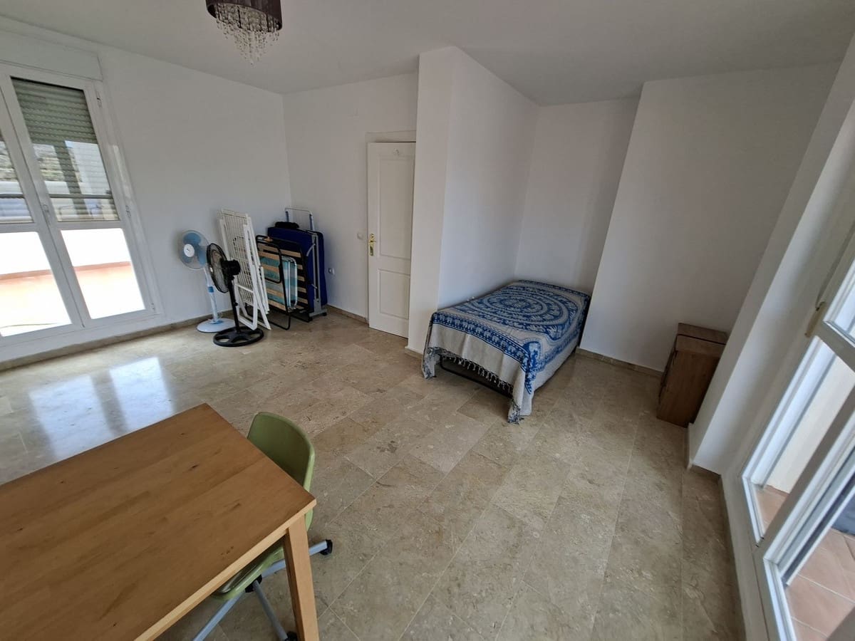 Ático de 3 habitaciones en La Duquesa / Puerto de la Duquesa en venta con piscina garaje - 325.000 € (Ref: 9834214)