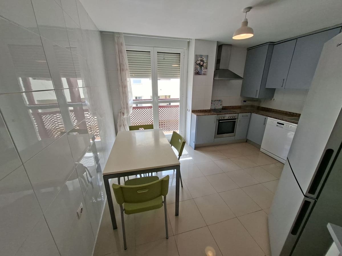 Ático de 3 habitaciones en La Duquesa / Puerto de la Duquesa en venta con piscina garaje - 325.000 € (Ref: 9834214)