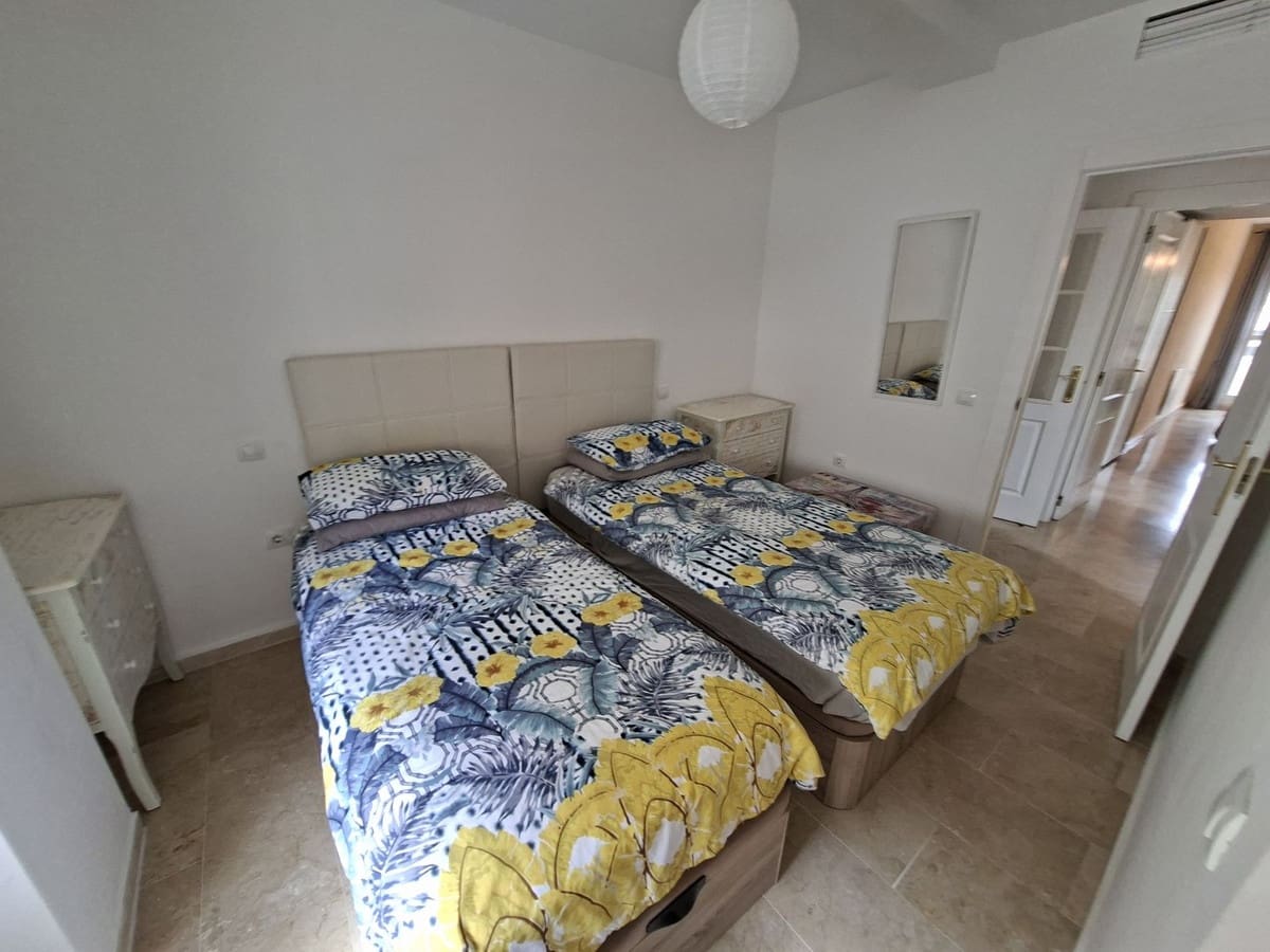 Ático de 3 habitaciones en La Duquesa / Puerto de la Duquesa en venta con piscina garaje - 325.000 € (Ref: 9834214)