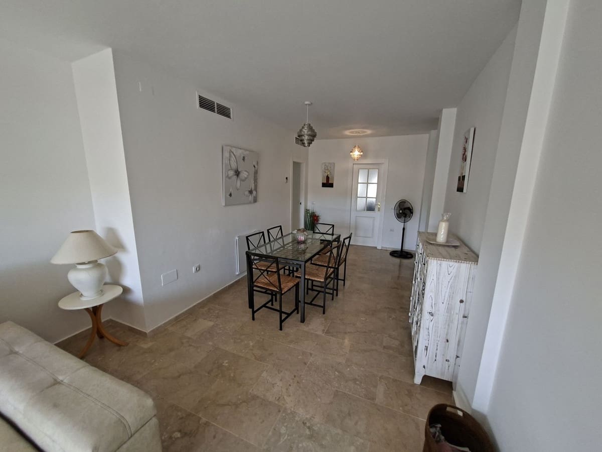 Ático de 3 habitaciones en La Duquesa / Puerto de la Duquesa en venta con piscina garaje - 325.000 € (Ref: 9834214)