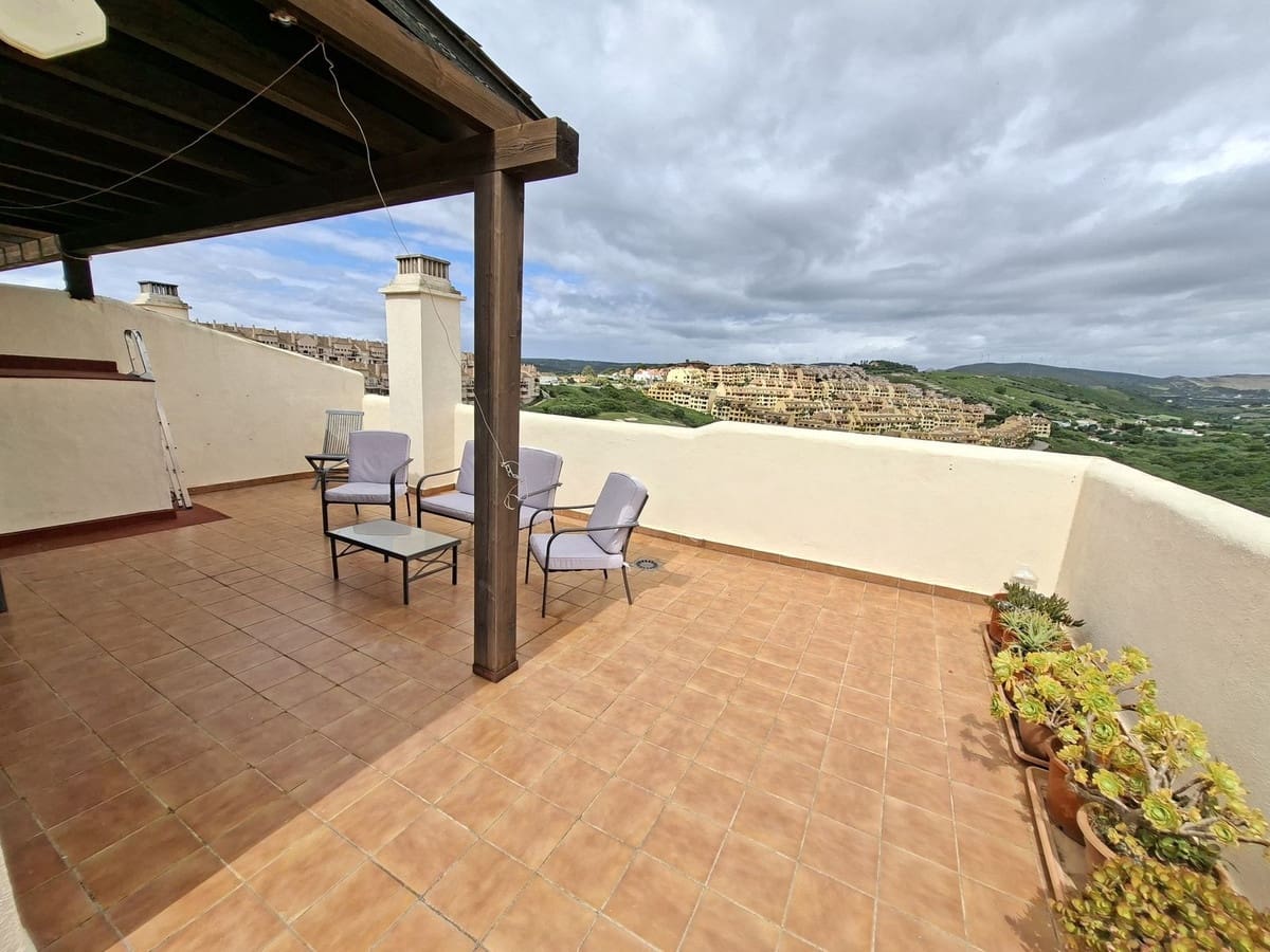 Ático de 3 habitaciones en La Duquesa / Puerto de la Duquesa en venta con piscina garaje - 325.000 € (Ref: 9834214)
