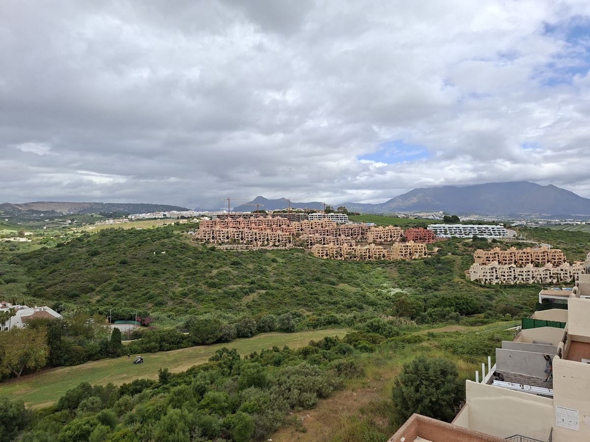Ático de 3 habitaciones en La Duquesa / Puerto de la Duquesa en venta con piscina garaje - 325.000 € (Ref: 9834214)