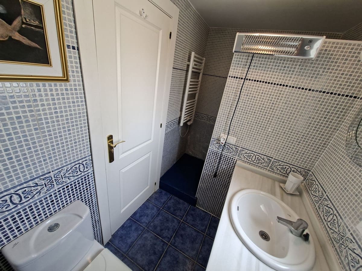 Ático de 3 habitaciones en La Duquesa / Puerto de la Duquesa en venta con piscina garaje - 325.000 € (Ref: 9834214)