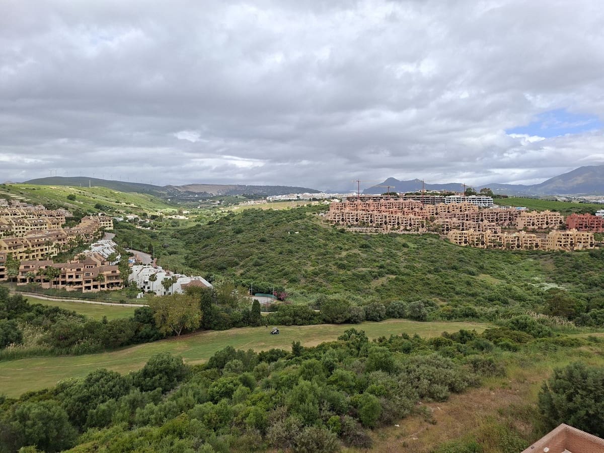 Ático de 3 habitaciones en La Duquesa / Puerto de la Duquesa en venta con piscina garaje - 325.000 € (Ref: 9834214)