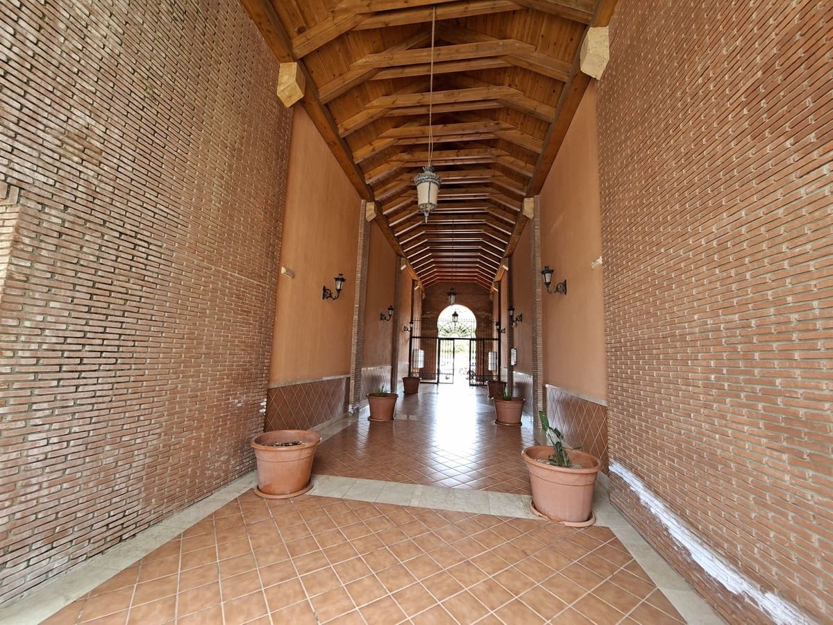 Ático de 3 habitaciones en La Duquesa / Puerto de la Duquesa en venta con piscina garaje - 325.000 € (Ref: 9834214)