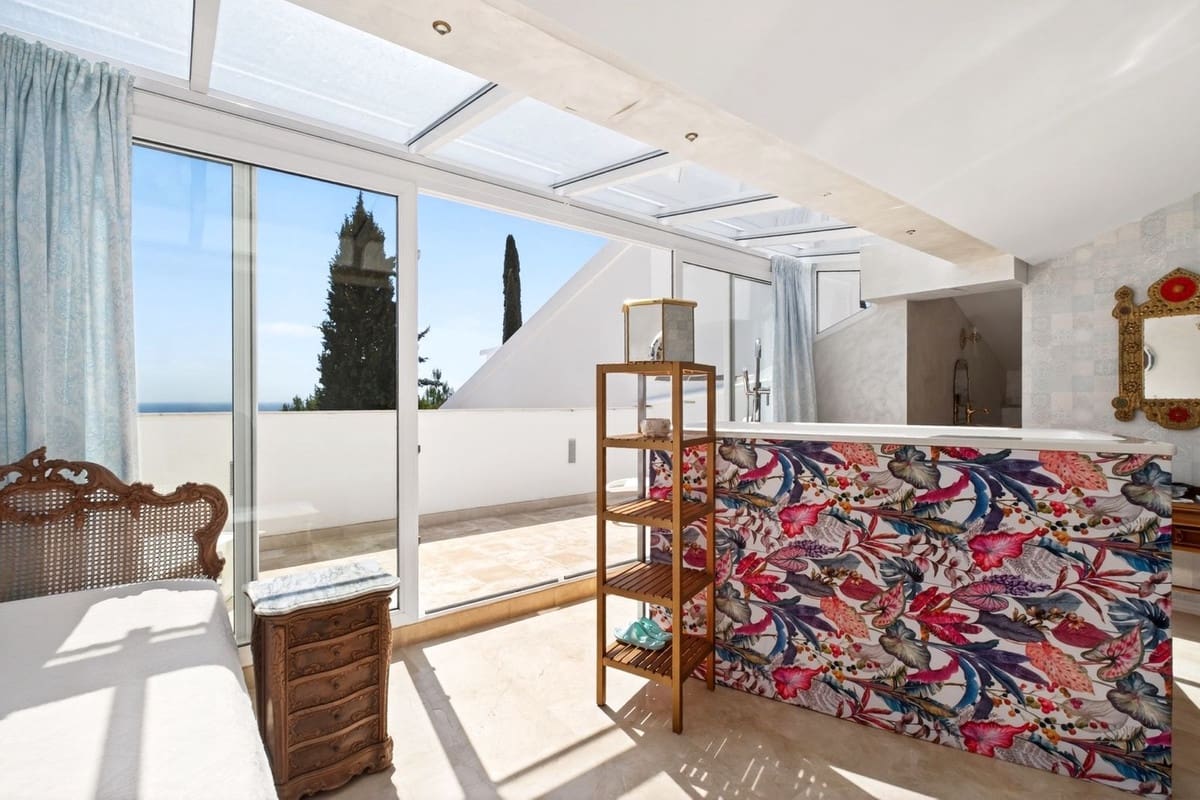 4 bedroom Townhouse for sale in Calahonda with pool garage - € 537,000 (Ref: 9834265)