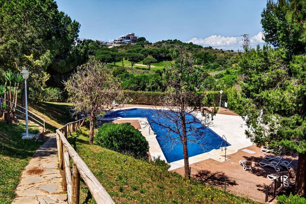 4 bedroom Townhouse for sale in Calahonda with pool garage - € 537,000 (Ref: 9834265)