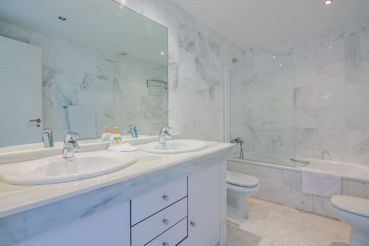 2 bedroom Apartment for sale in La Mairena with pool garage - € 520,000 (Ref: 9834291)