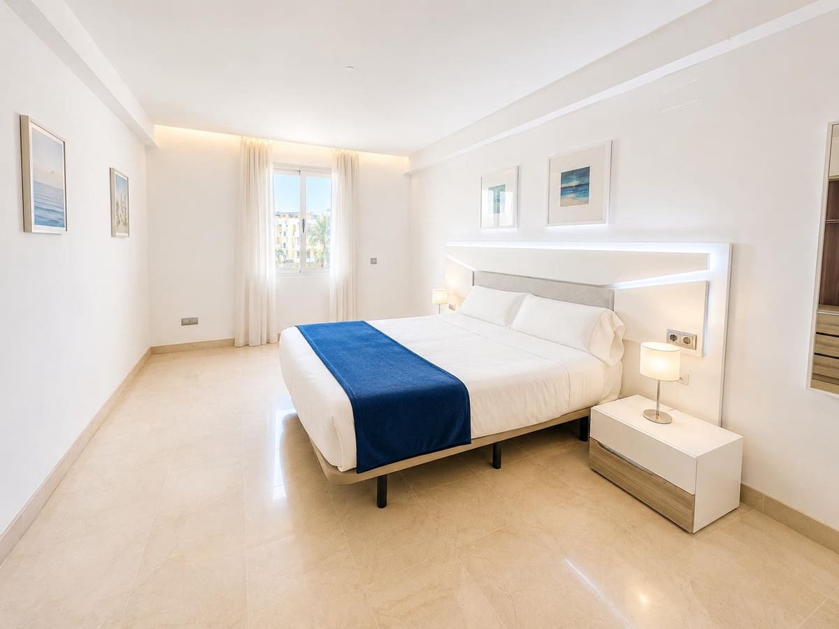 3 bedroom Penthouse for sale in San Pedro de Alcantara with pool garage - € 769,000 (Ref: 9837705)