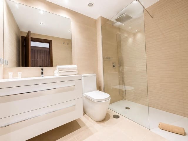 Ático de 3 habitaciones en San Pedro de Alcantara, Marbella en venta con piscina garaje - 769.000 € (Ref: 9837705)