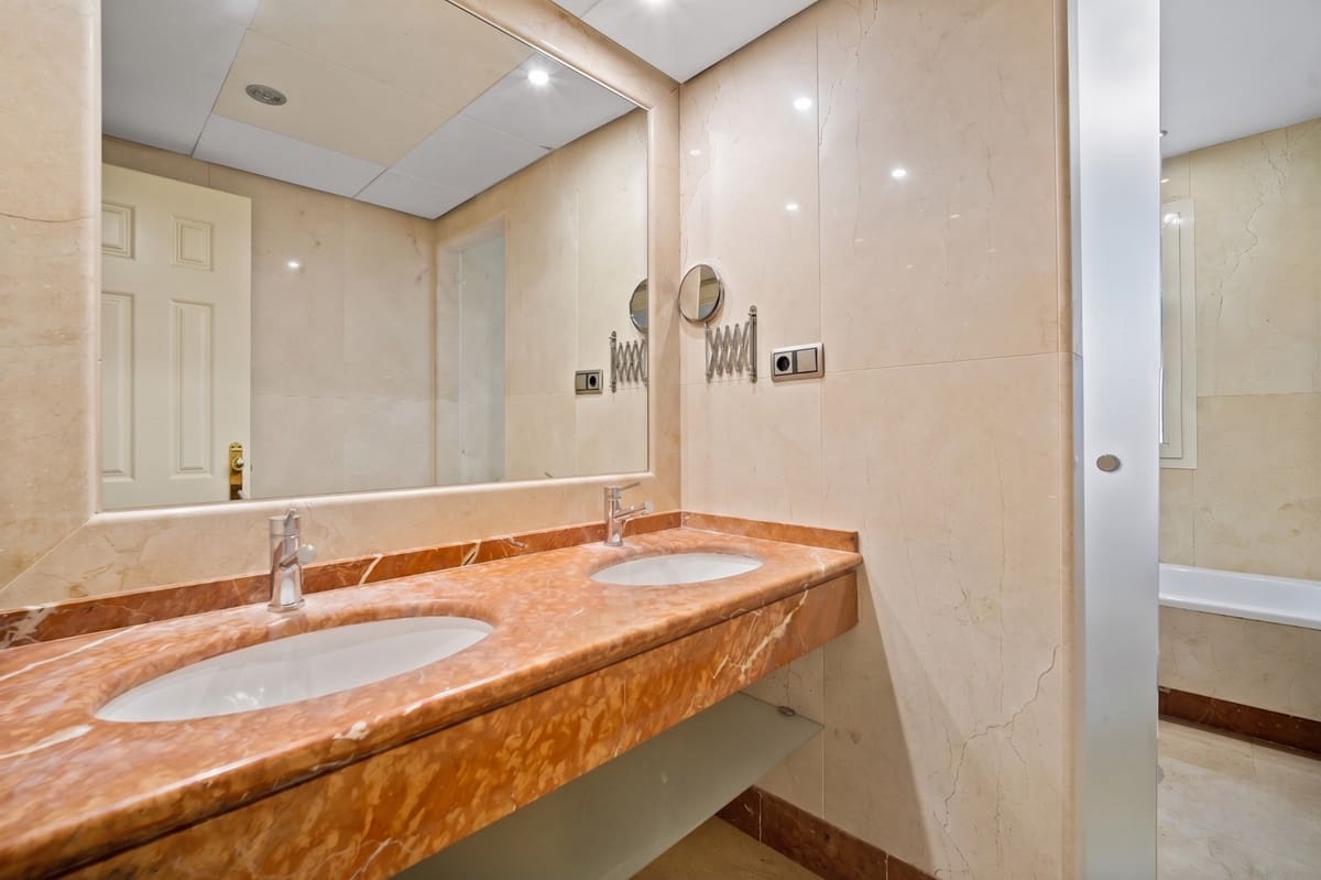 3 bedroom Apartment for sale in Golden Mile with pool garage - € 1,500,000 (Ref: 9837711)