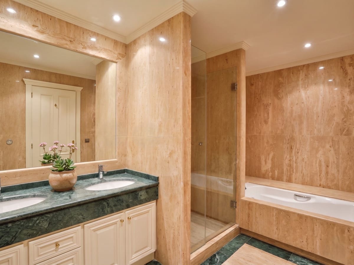 3 bedroom Apartment for sale in Golden Mile with pool garage - € 1,500,000 (Ref: 9837711)