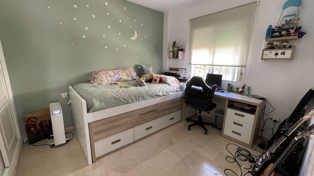 3 soveværelse Lejlighed til salg i Estepona med swimmingpool garage - € 750.000 (Ref: 9837714)
