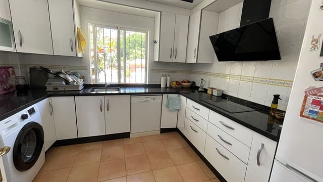 3 soveværelse Lejlighed til salg i Estepona med swimmingpool garage - € 750.000 (Ref: 9837714)