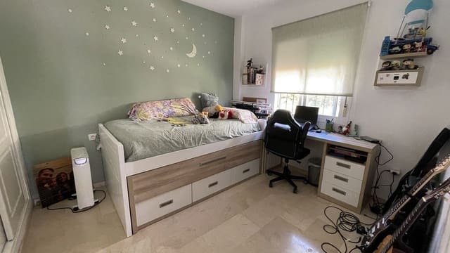 3 soveværelse Lejlighed til salg i Estepona med swimmingpool garage - € 750.000 (Ref: 9837714)