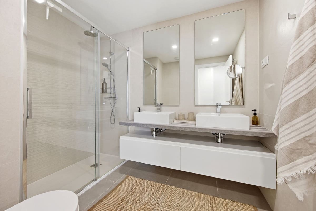 3 bedroom Apartment for sale in Benalmadena with pool garage - € 585,000 (Ref: 9838186)