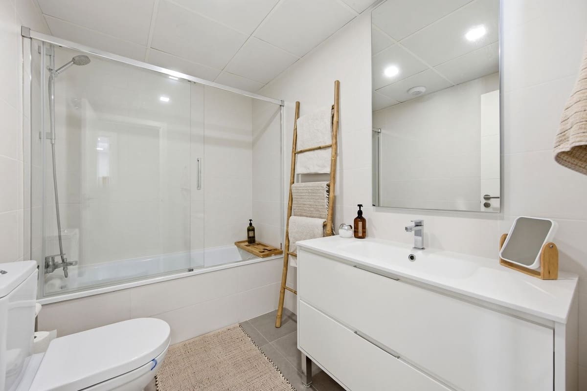 3 bedroom Apartment for sale in Benalmadena with pool garage - € 585,000 (Ref: 9838186)