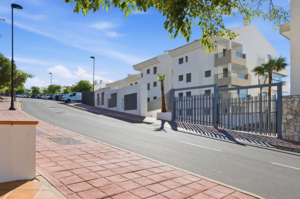 3 bedroom Apartment for sale in Benalmadena with pool garage - € 585,000 (Ref: 9838186)