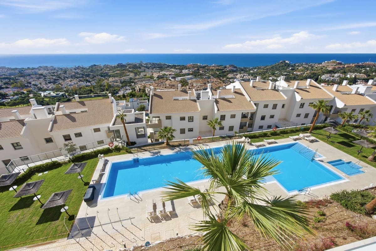 3 bedroom Apartment for sale in Benalmadena with pool garage - € 585,000 (Ref: 9838186)