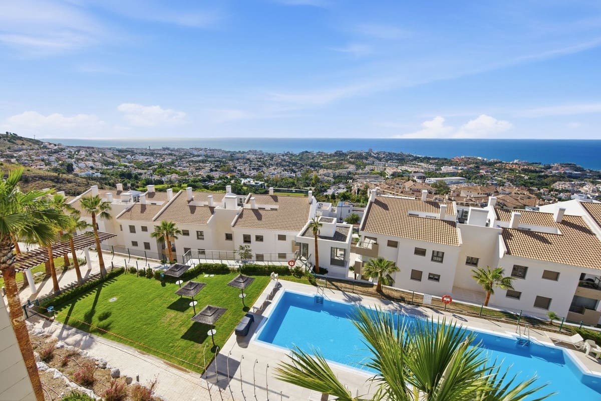 3 bedroom Apartment for sale in Benalmadena with pool garage - € 585,000 (Ref: 9838186)