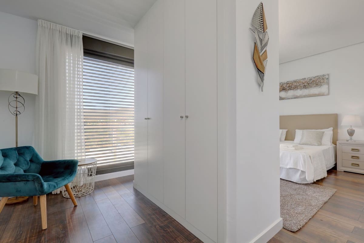 4 quarto Casa em Banda para venda em Manilva com piscina garagem - 495 000 € (Ref: 9838238)