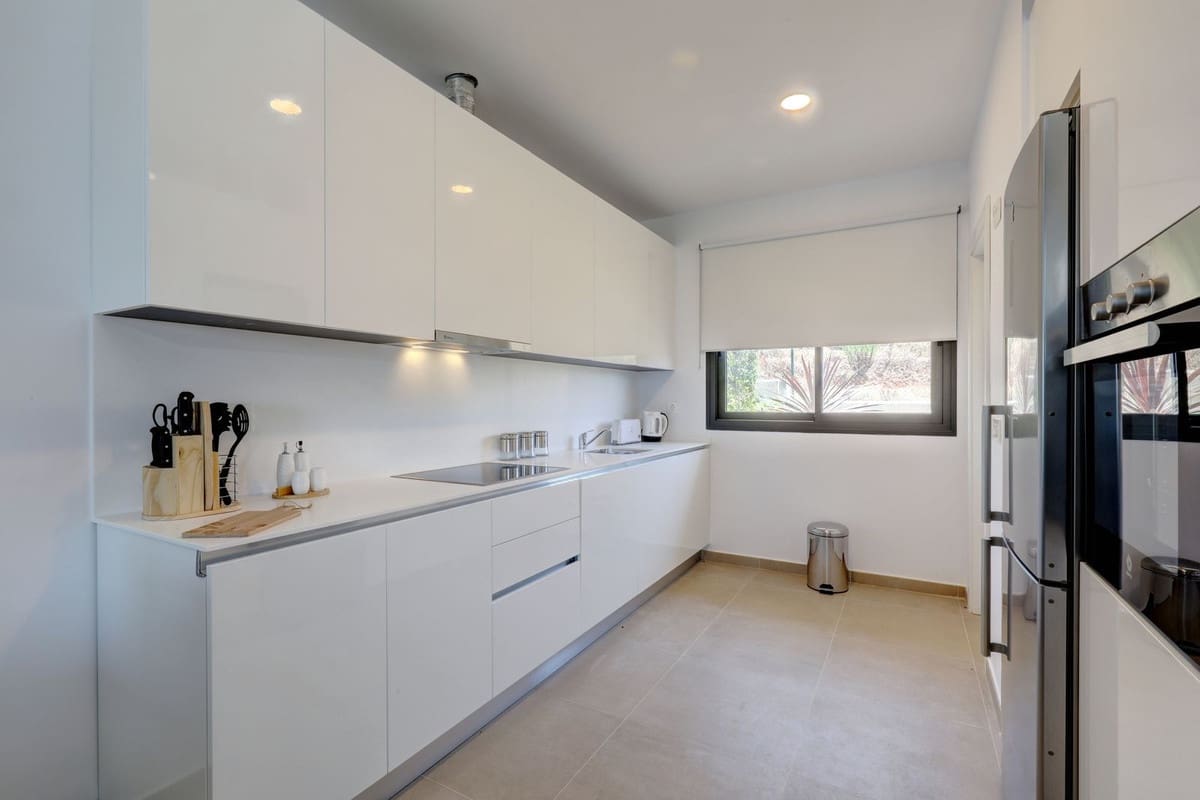 4 quarto Casa em Banda para venda em Manilva com piscina garagem - 495 000 € (Ref: 9838238)
