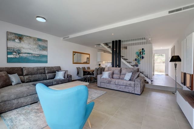 4 quarto Casa em Banda para venda em Manilva com piscina garagem - 495 000 € (Ref: 9838238)