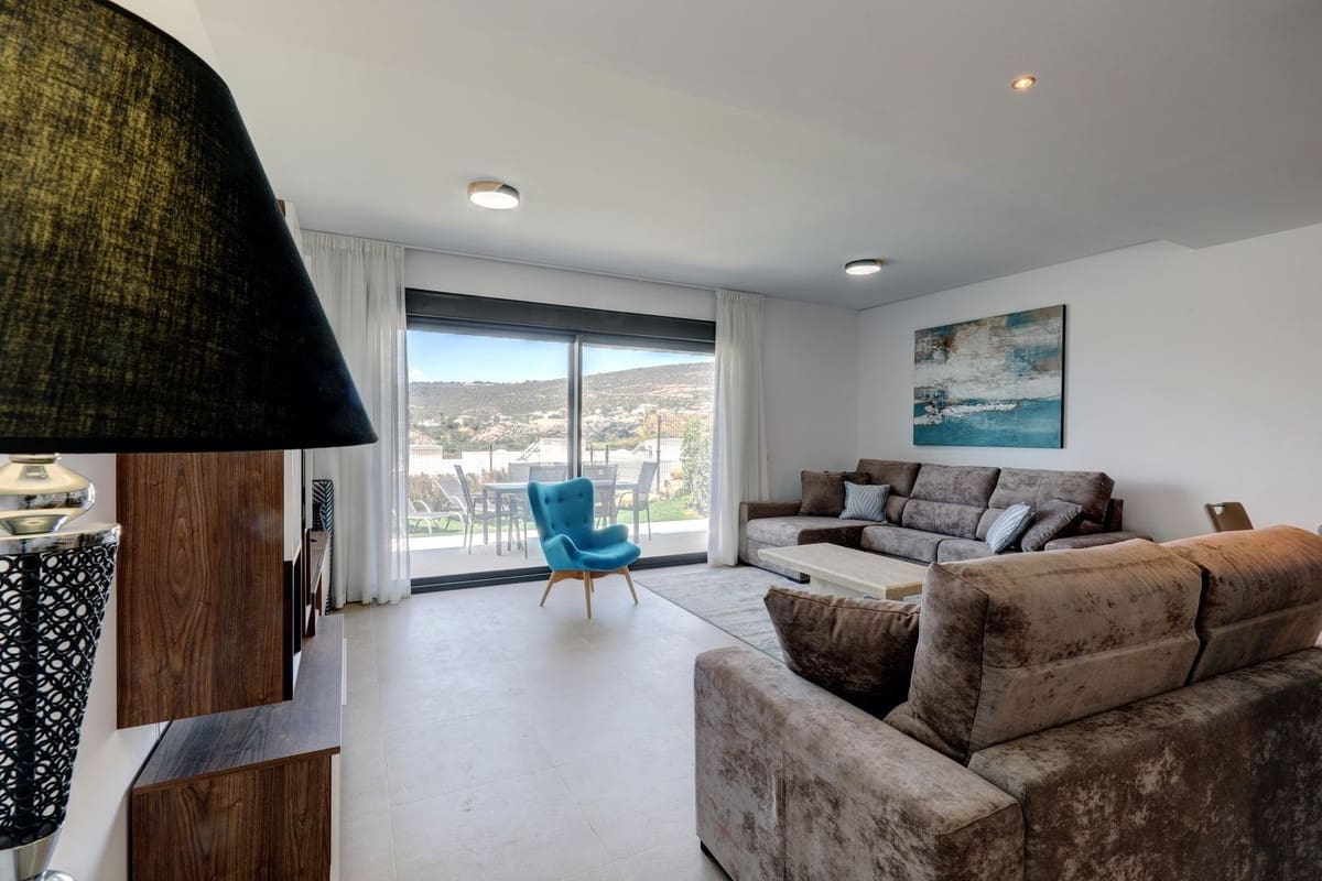 4 quarto Casa em Banda para venda em Manilva com piscina garagem - 495 000 € (Ref: 9838238)
